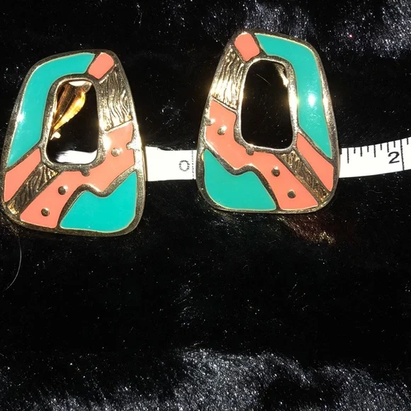VINTAGE EARRINGS {Clip} - Picture 6 of 6